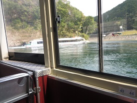 ジェット船から